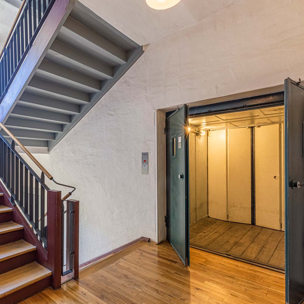 loft apartment hausflur